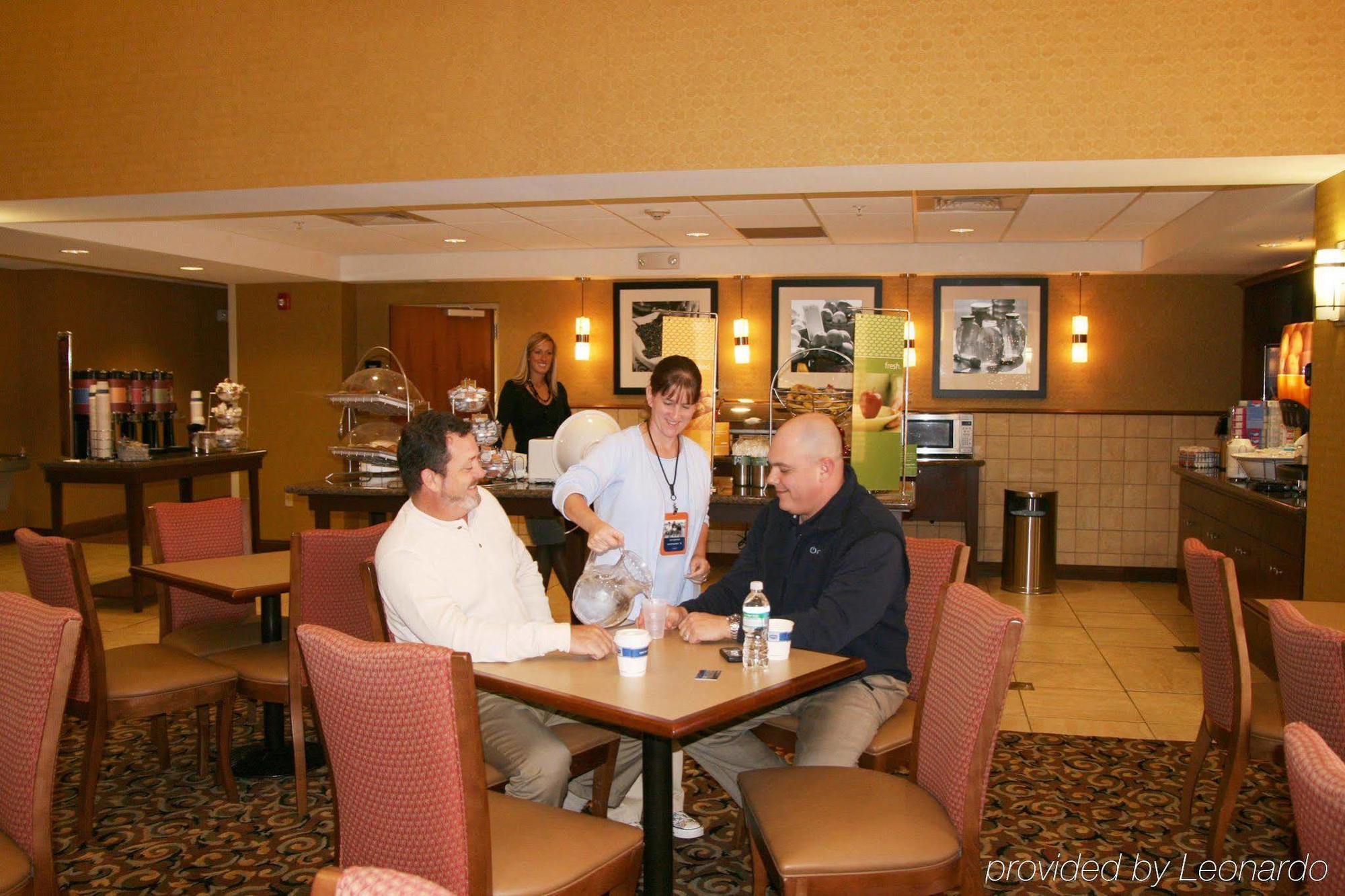 Hampton Inn & Suites Navarre Restoran fotoğraf